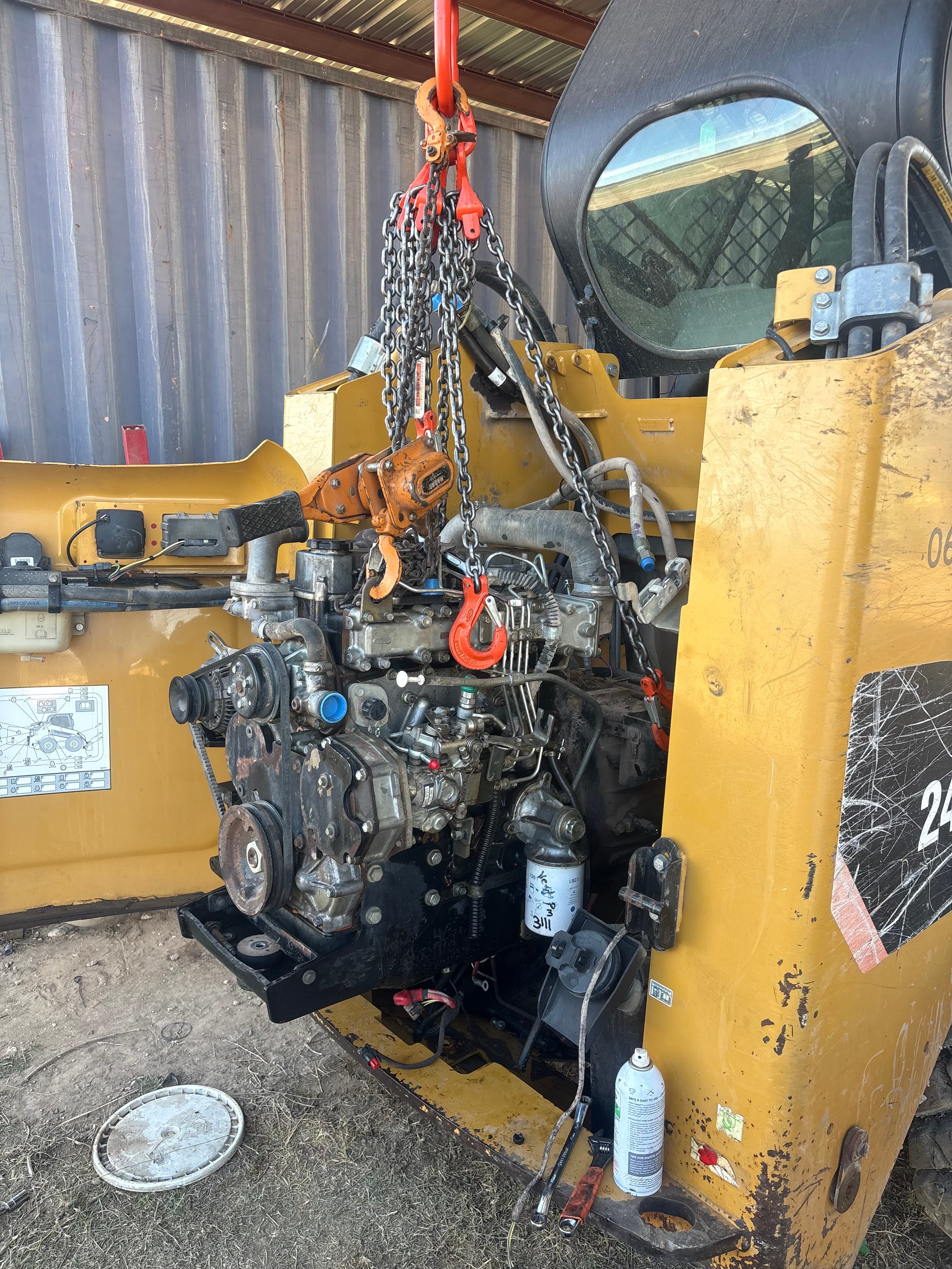 Diesel engine with lift chains — on-site engine service